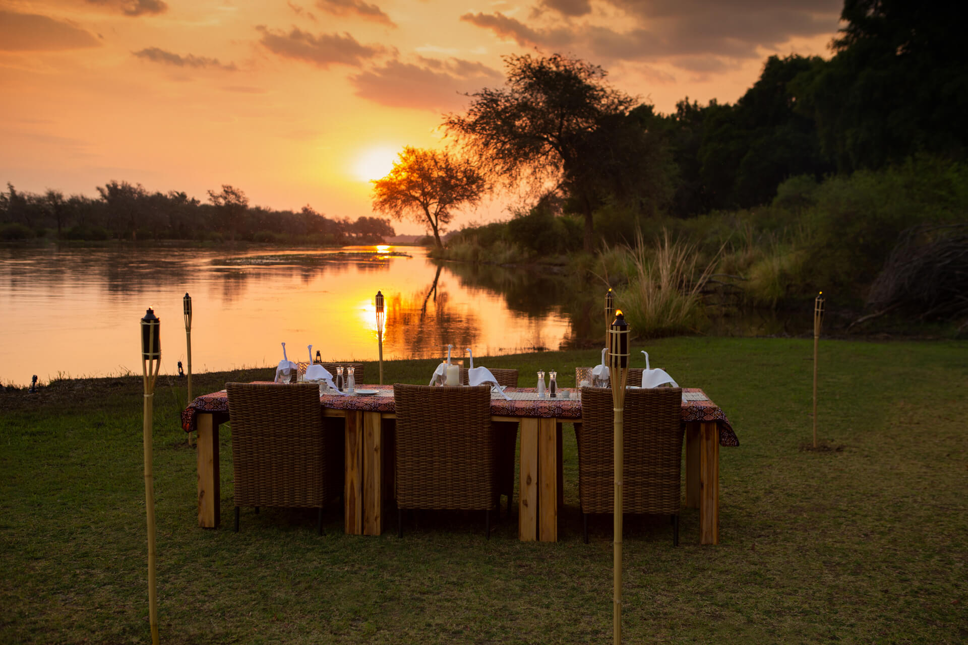 Amanzi zambezi dining 04