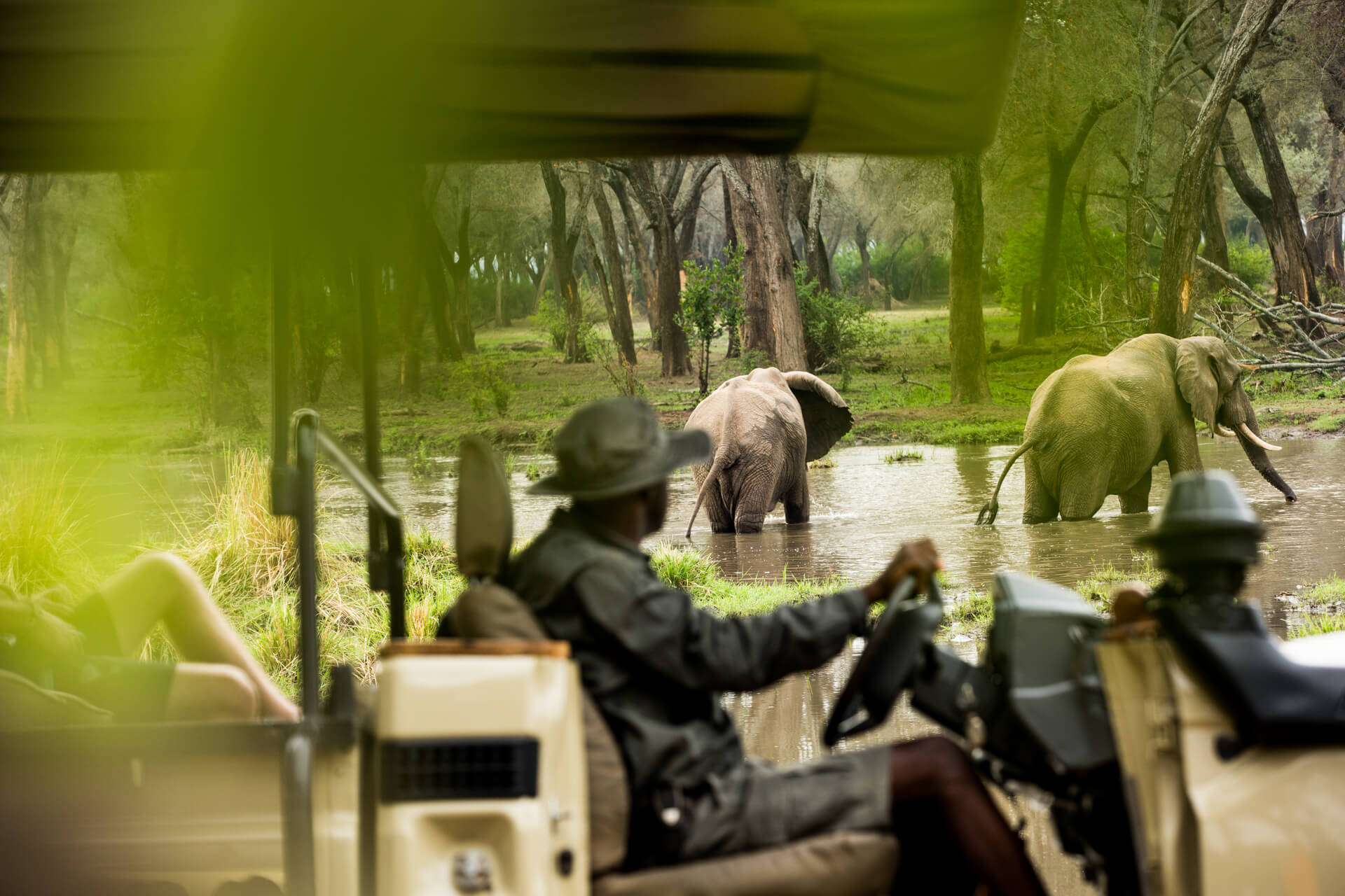 Amanzi game vehicle with guide