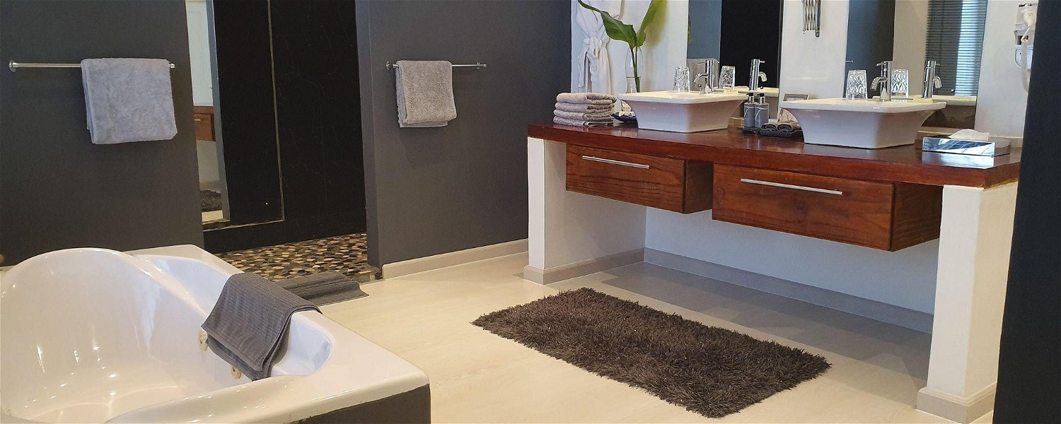 Manorsuite bath