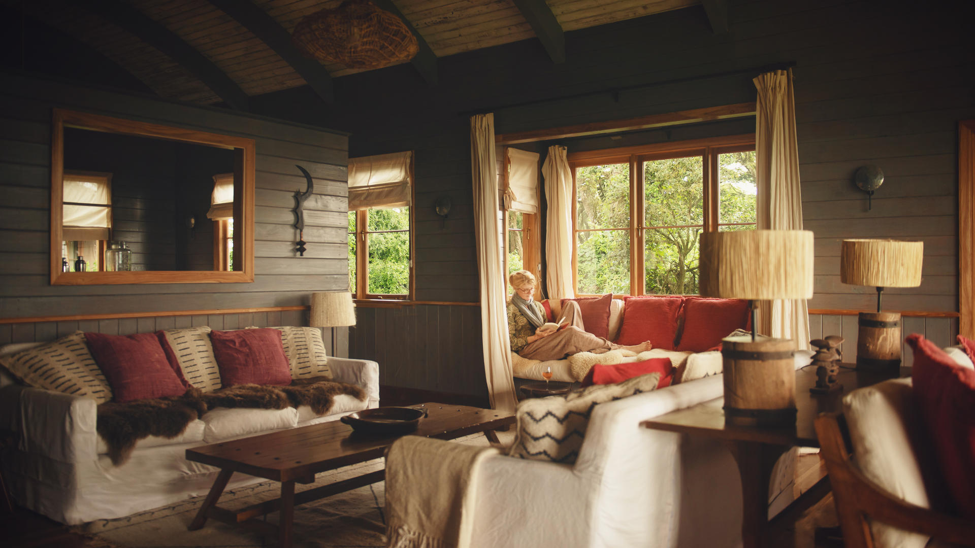 Relaxing in the afternoon in one of the sitting rooms at entamanu