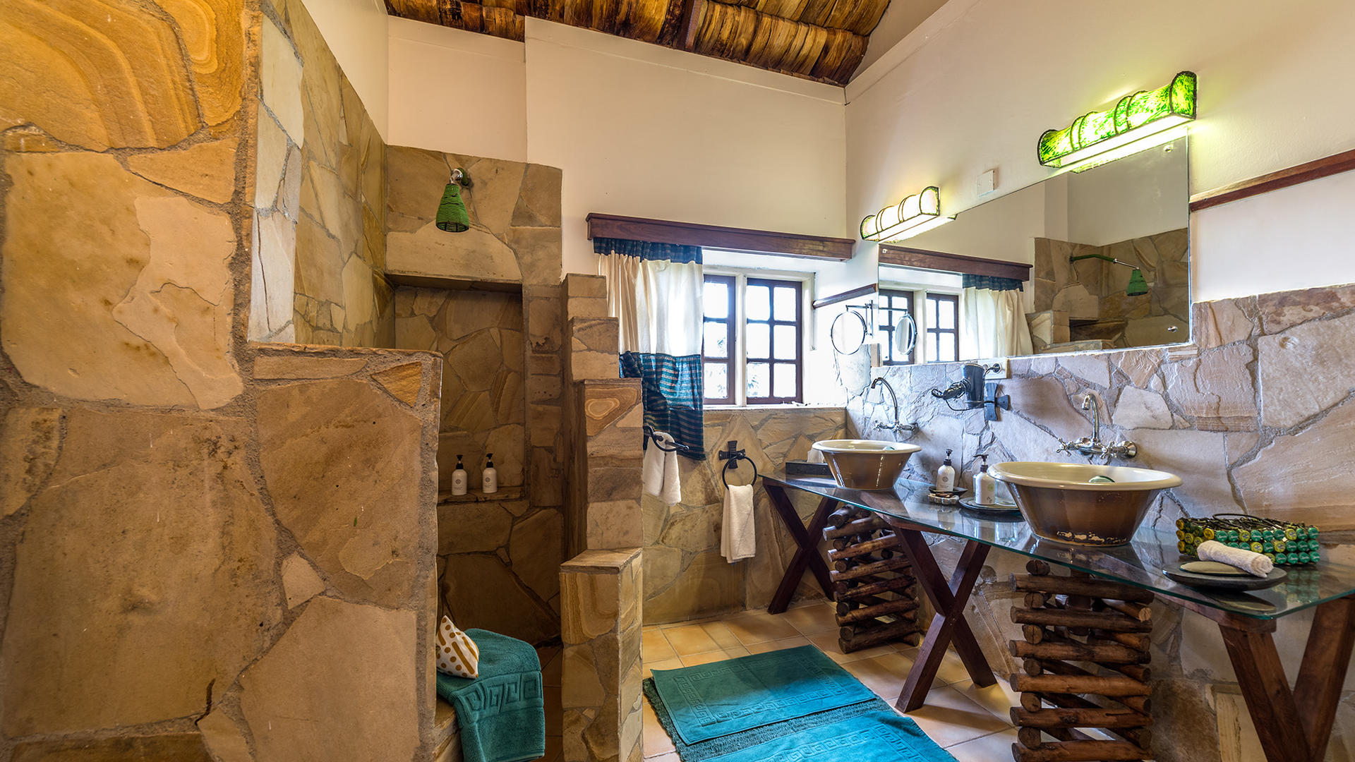 Js hl deluxe bathroom2