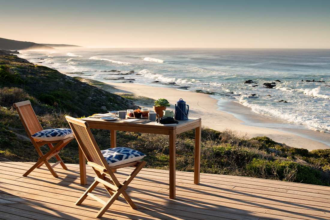1100x733 0006 06 lekkerwater beach lodge breakfast on the veranda