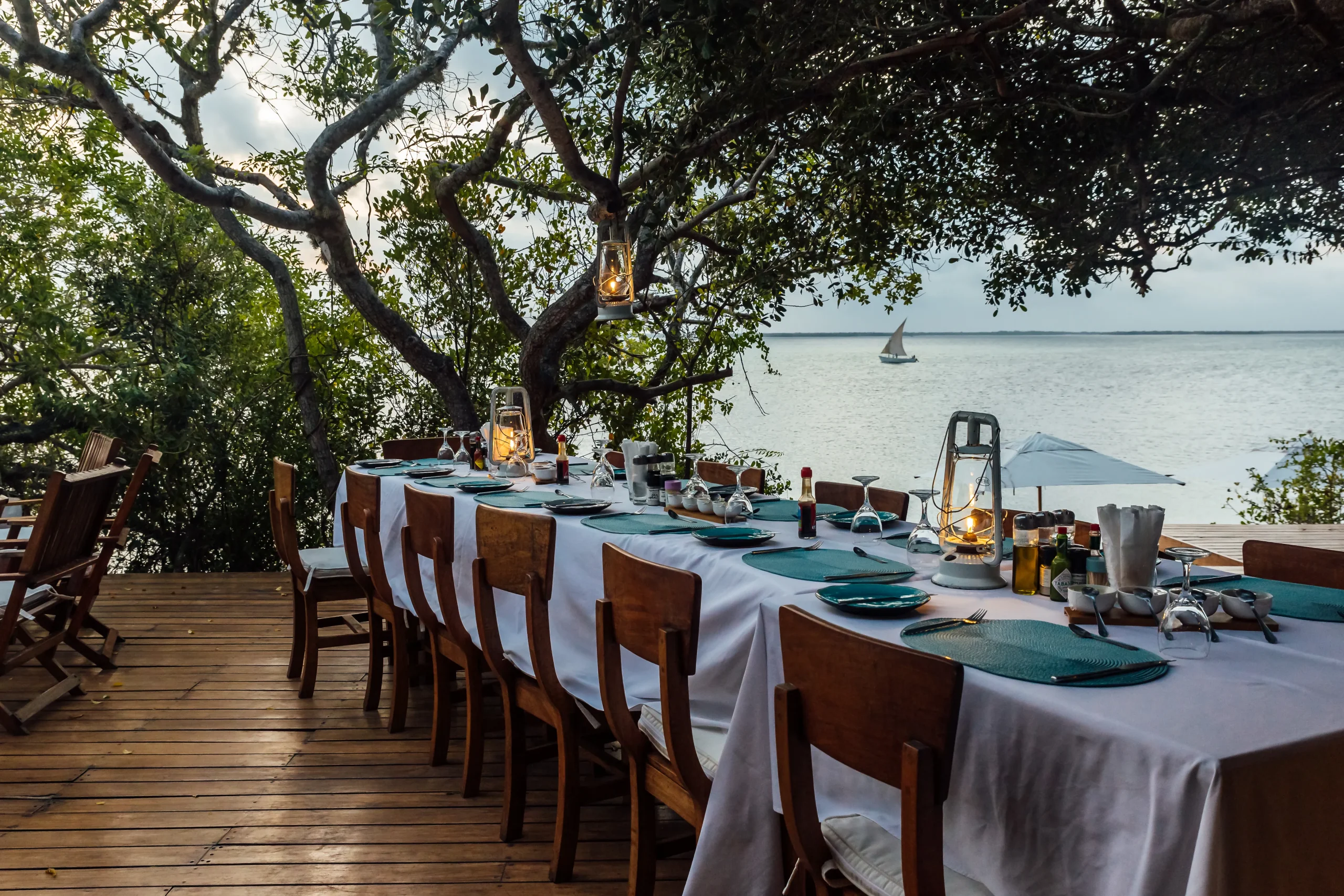 Diningmaindeck img