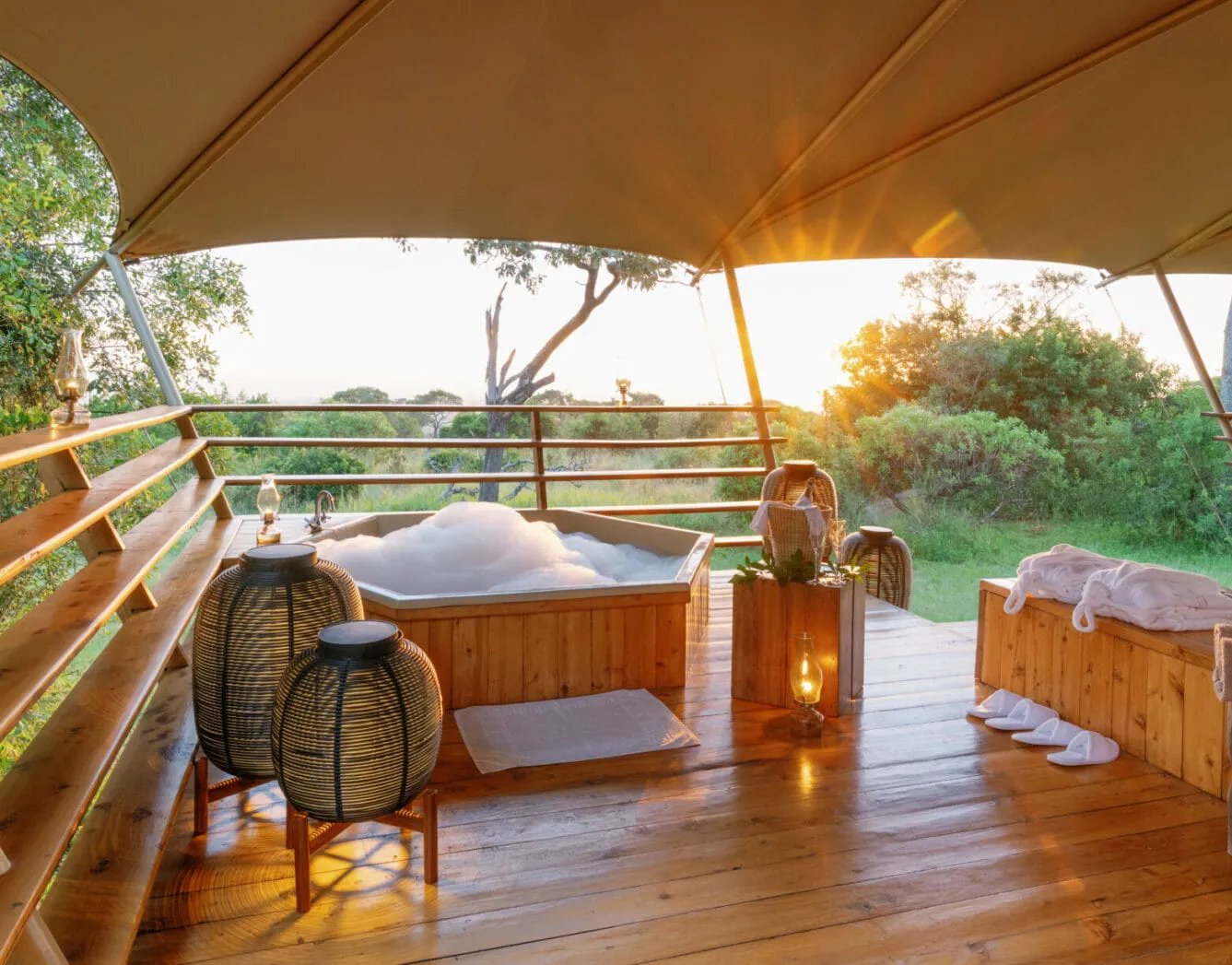Hot tub serengeti bushtops © oliver fly photography 1 scaled e1753444421359 1337x1047 1