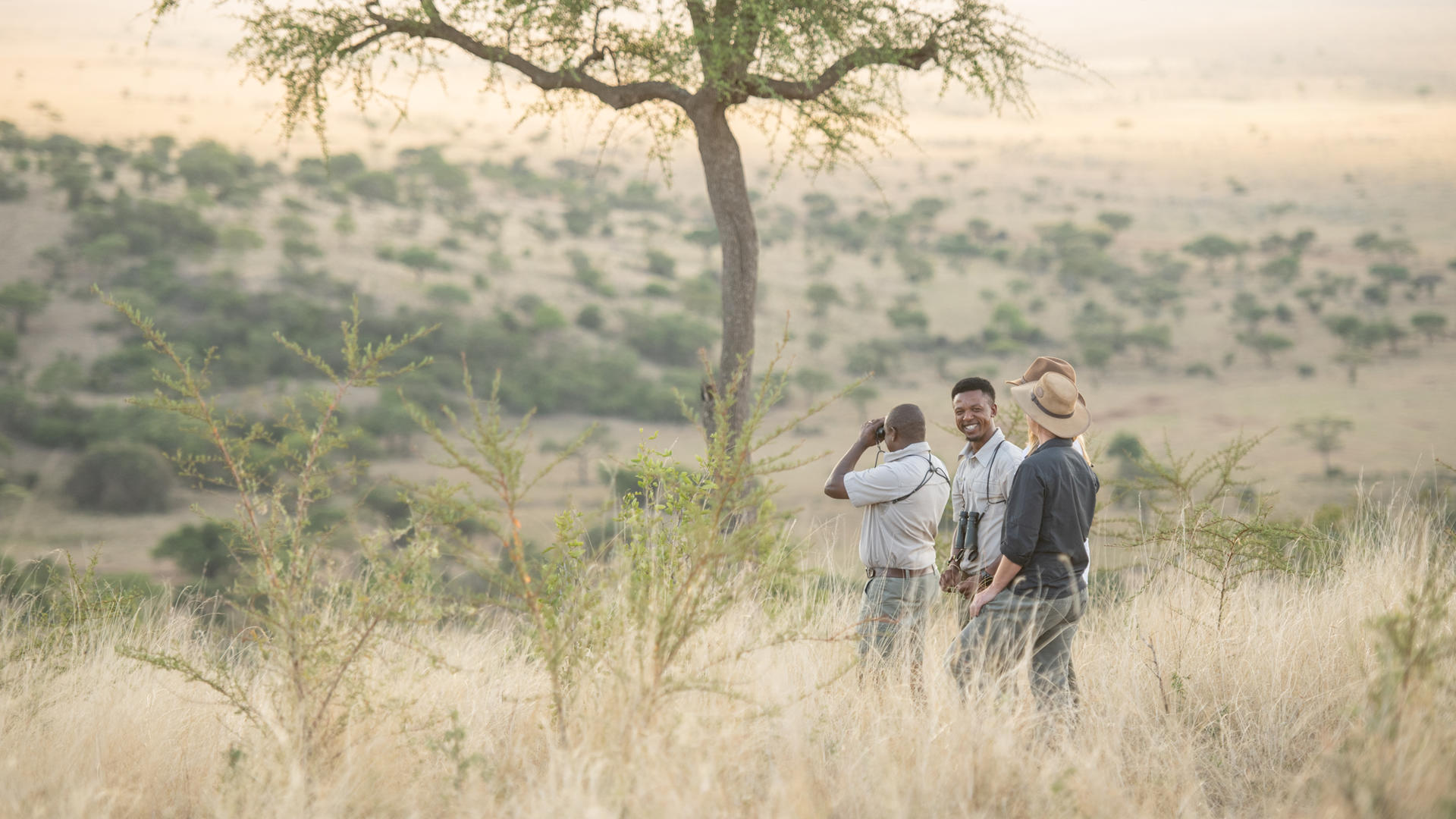 1765279478529singita grumetiguided walklandscapeross couper