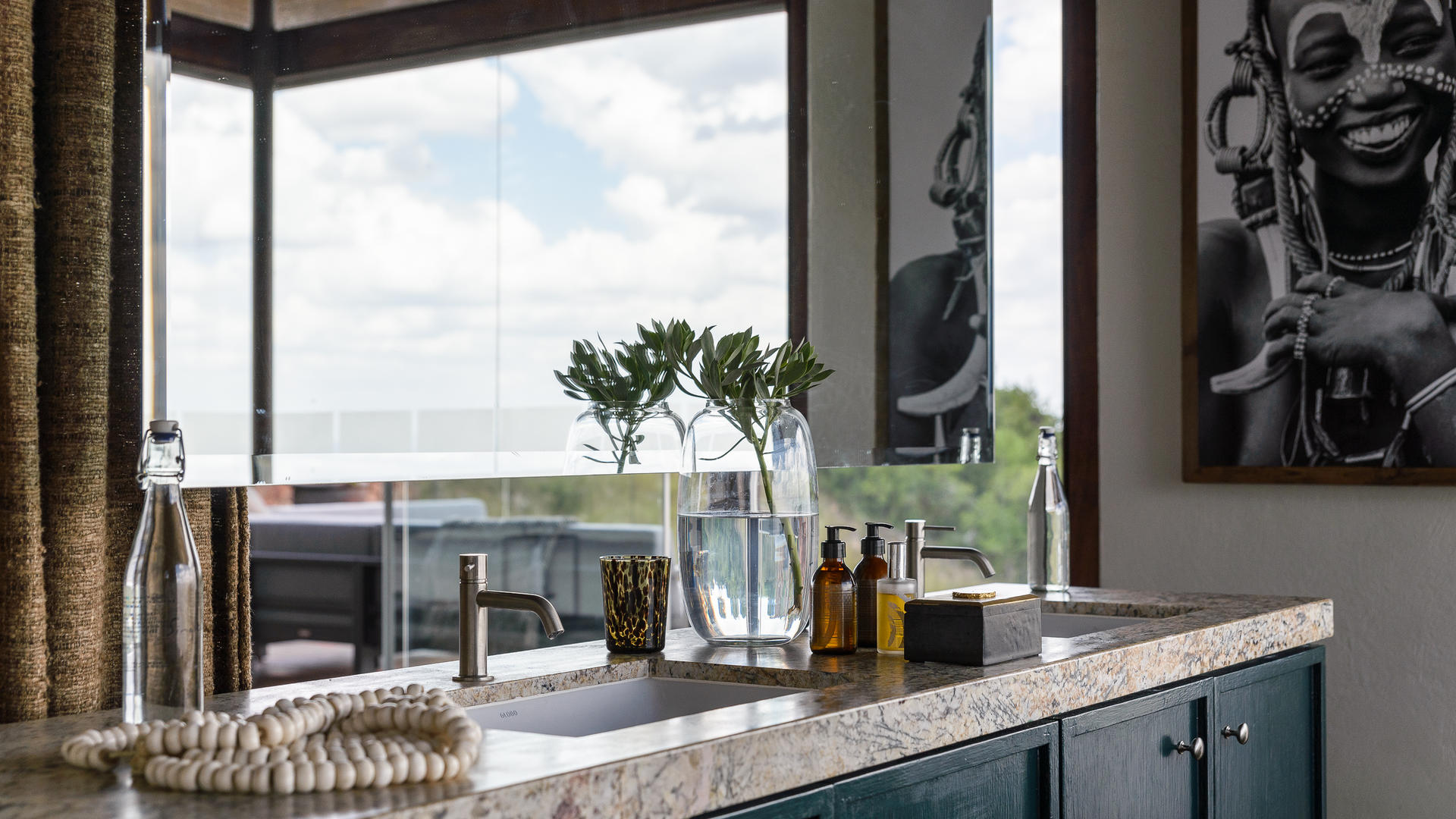 Hillside suite singita sasakwa lodge bathroom