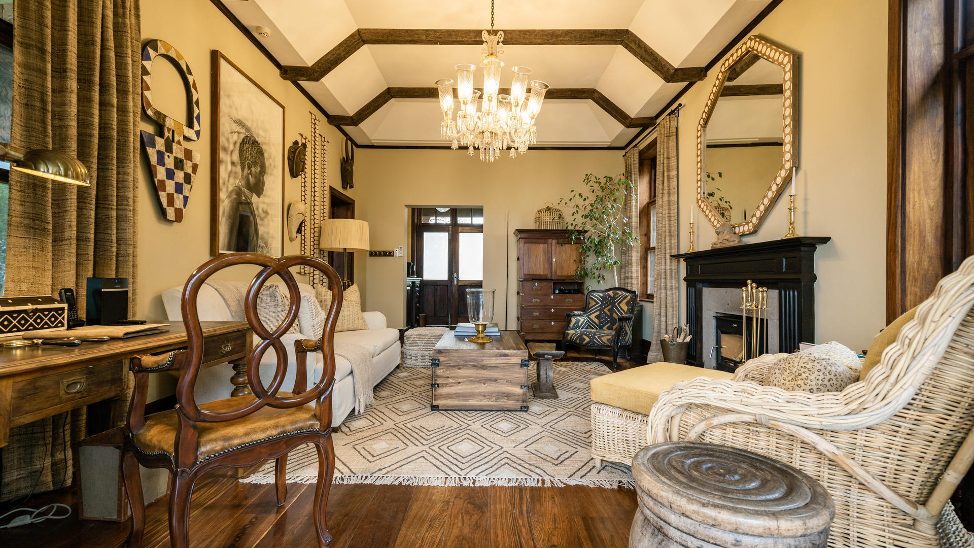 Sasakwa main lodgge lounge area cottage lounge osse sinare