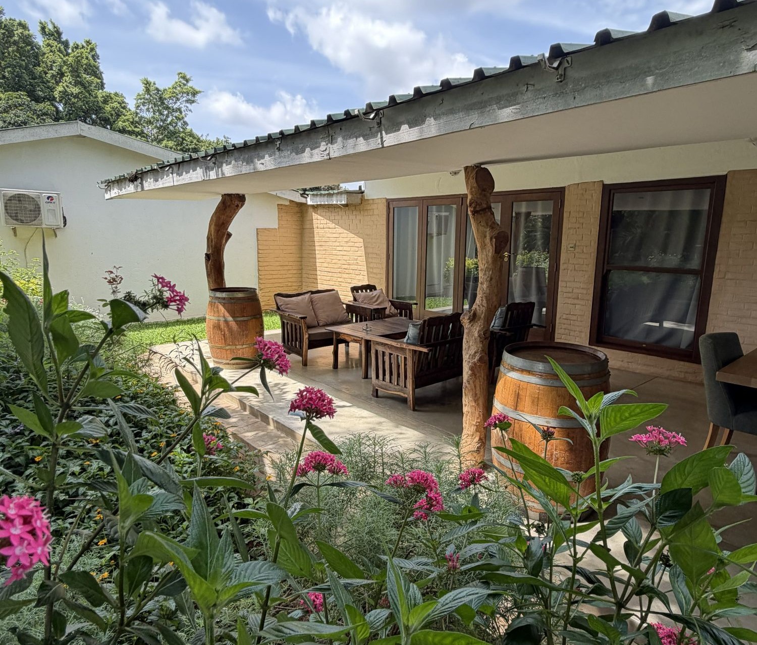 The Crafted Residence en su destino