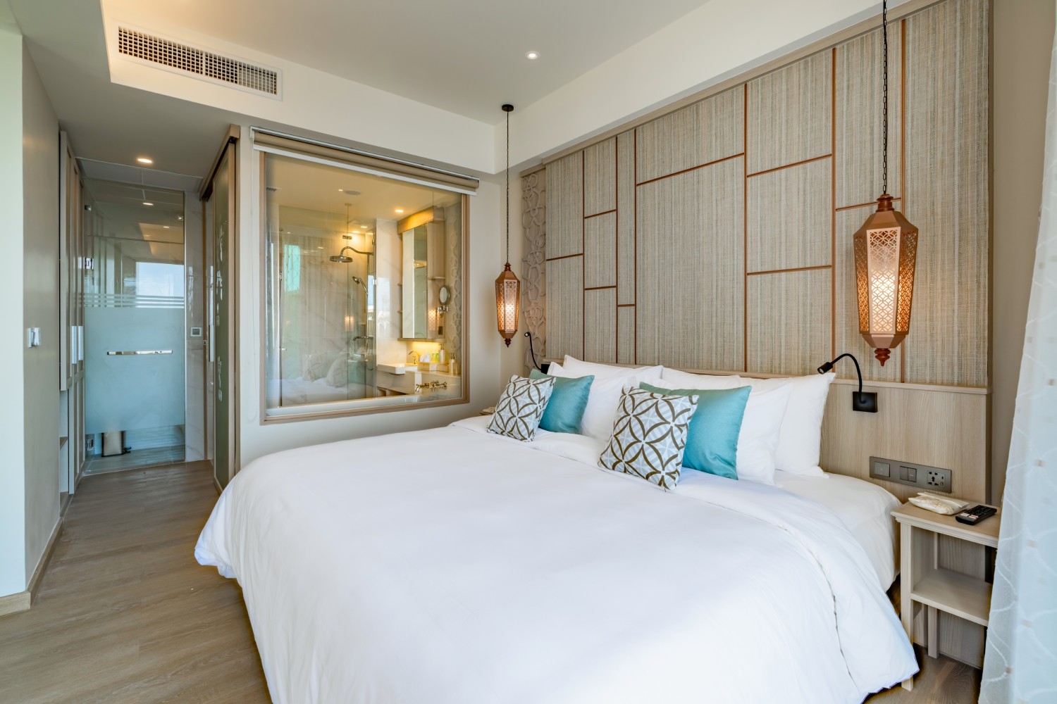 Seaside two bedroom pool suite 01