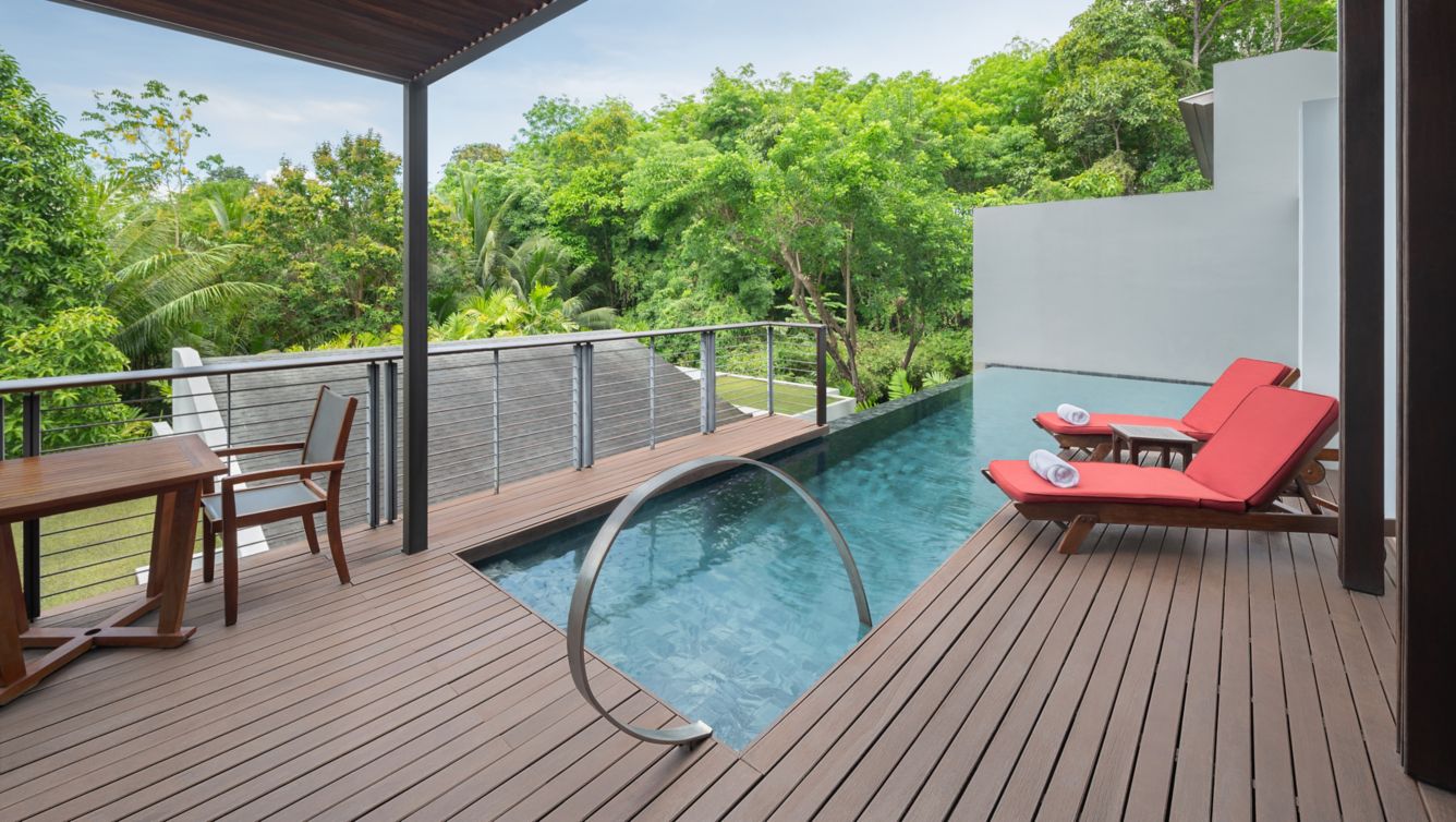 Wh usmwh pprivate pool :wide hor