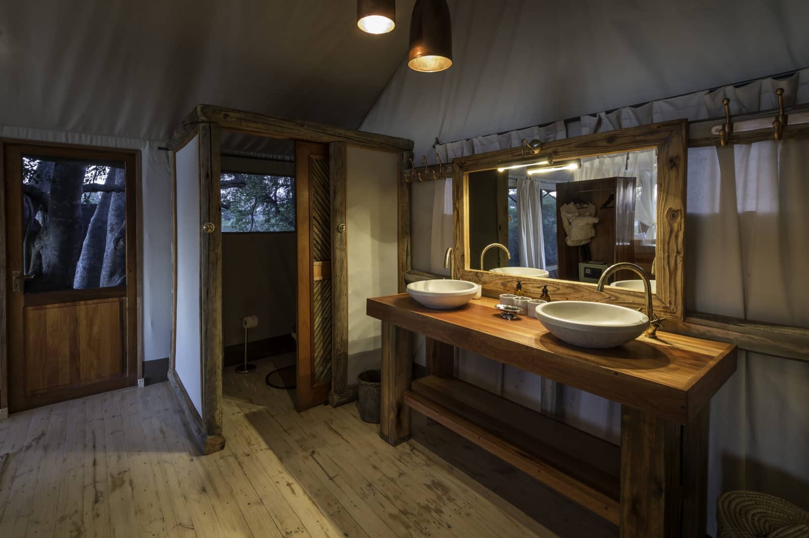 Little tubu ensuite bathroom