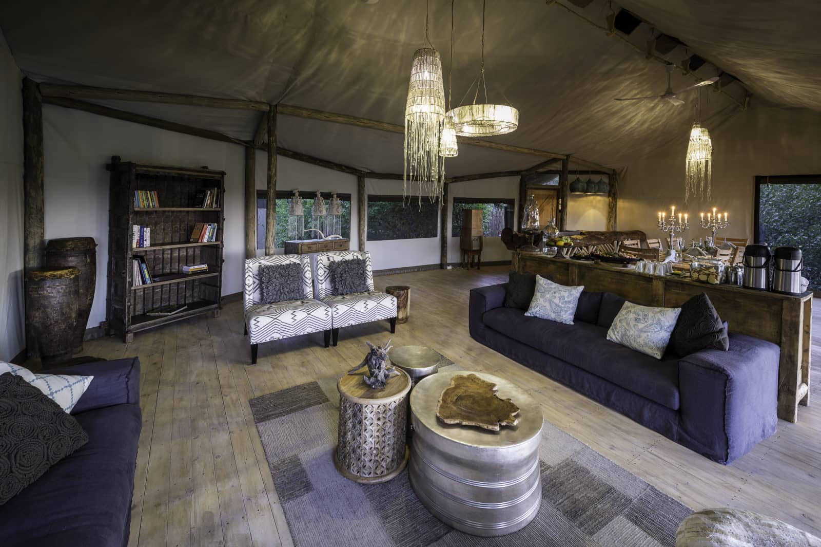 Little tubu lounge area with bookcase