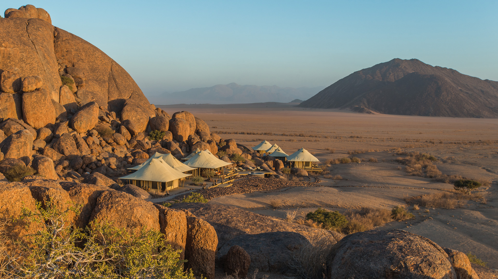 Boulders camp wolwedans set amongst giant boulders of the namibrand