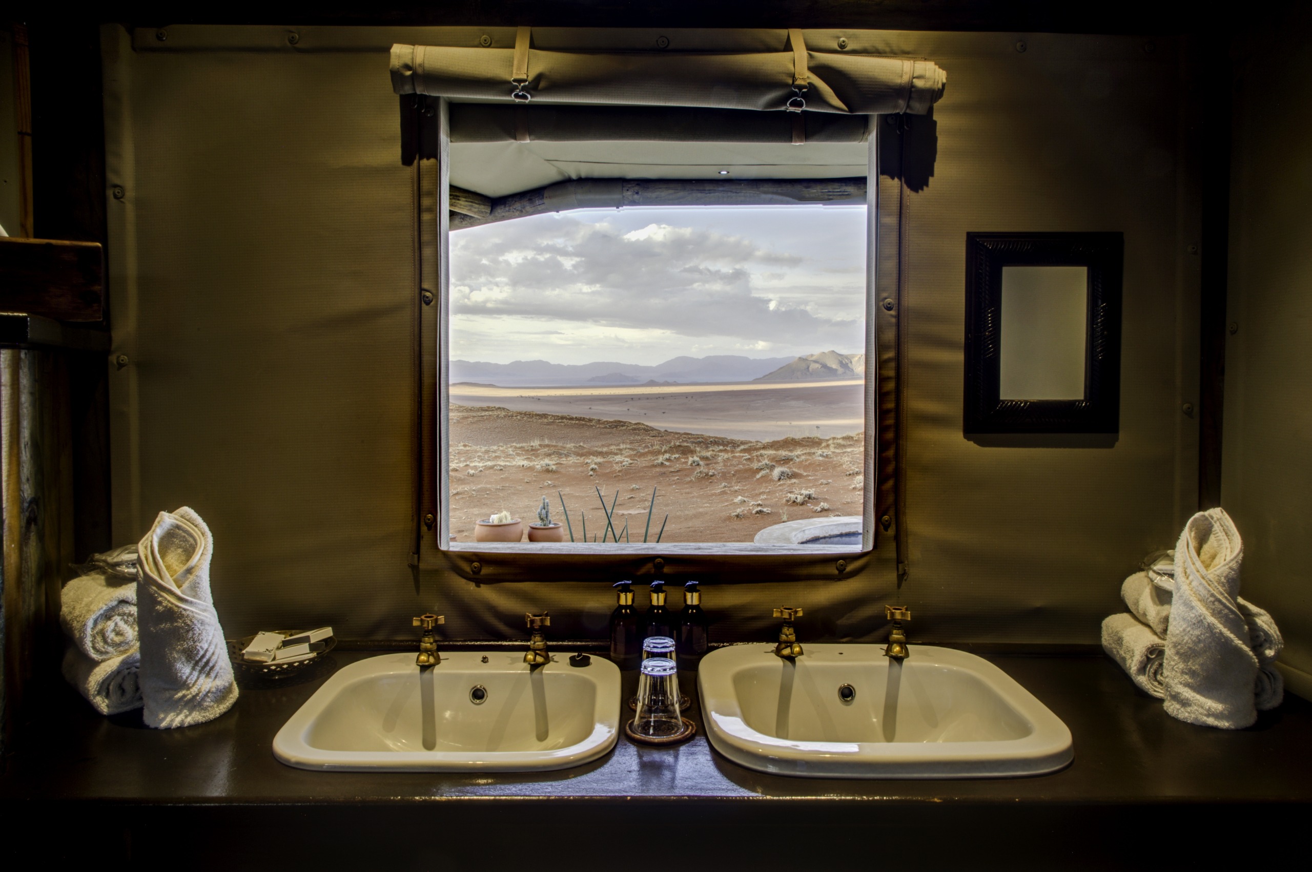 Wolwedans collection desert lodge en suite bathrooms