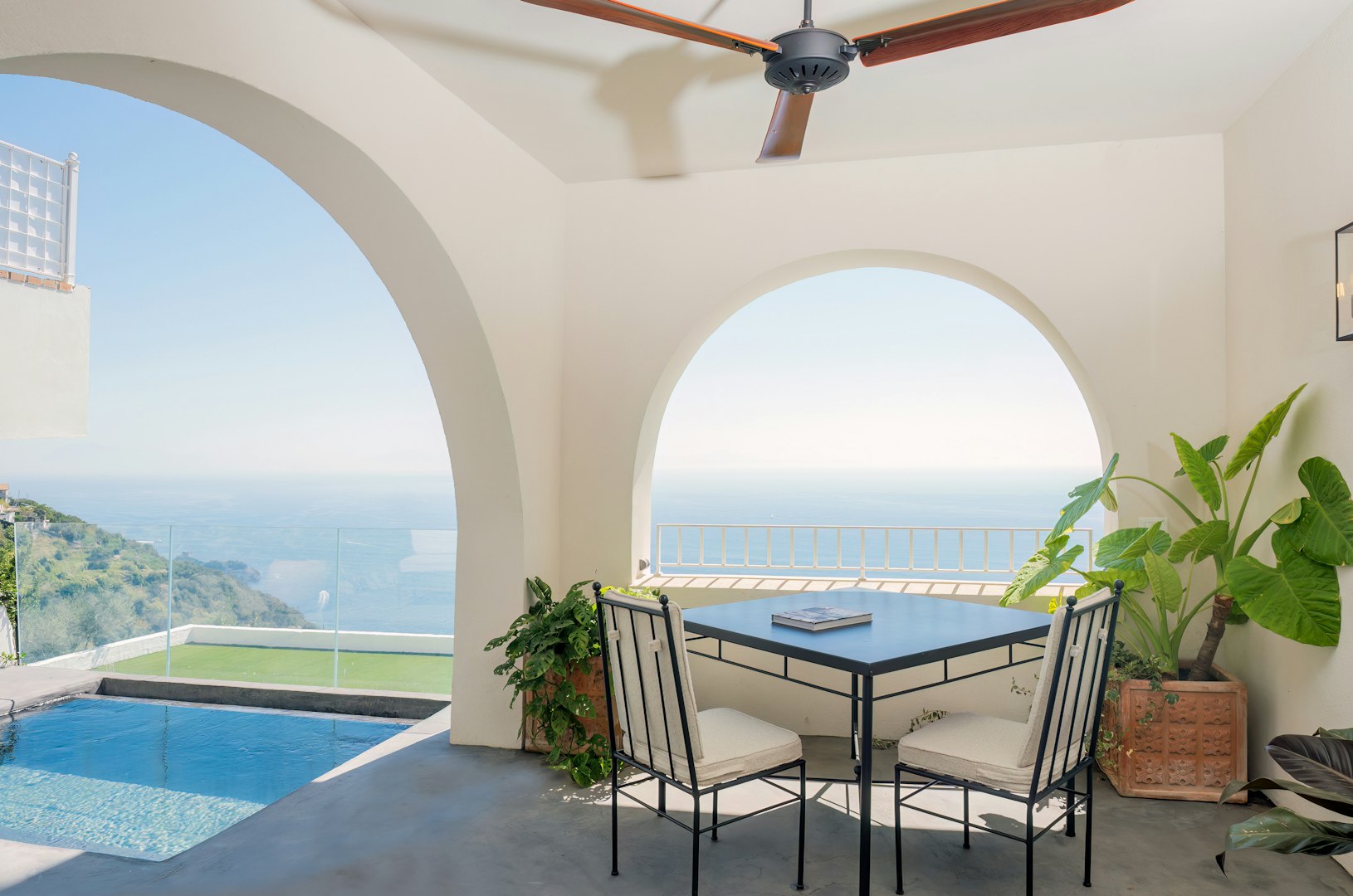 Iab4nxovgucncxyc9ozr2w luxury%20suite%20jacuzzi%20roc jpg