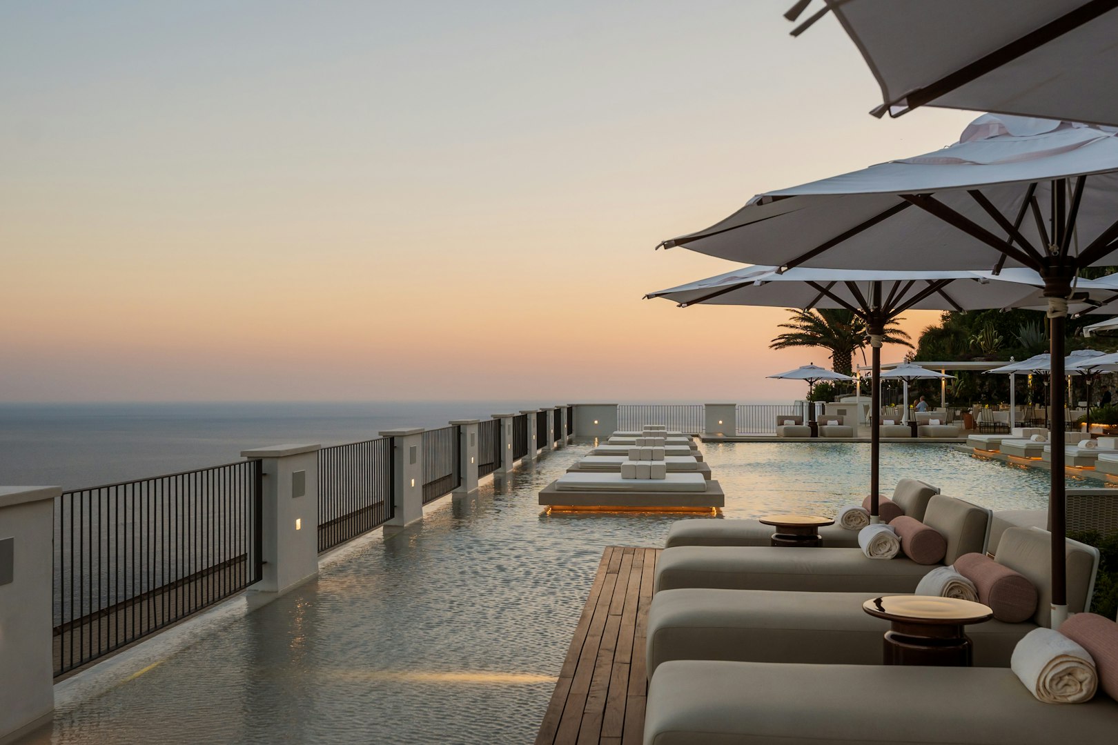 Luddigr18kquy14toexjcw sunsetpool jpg