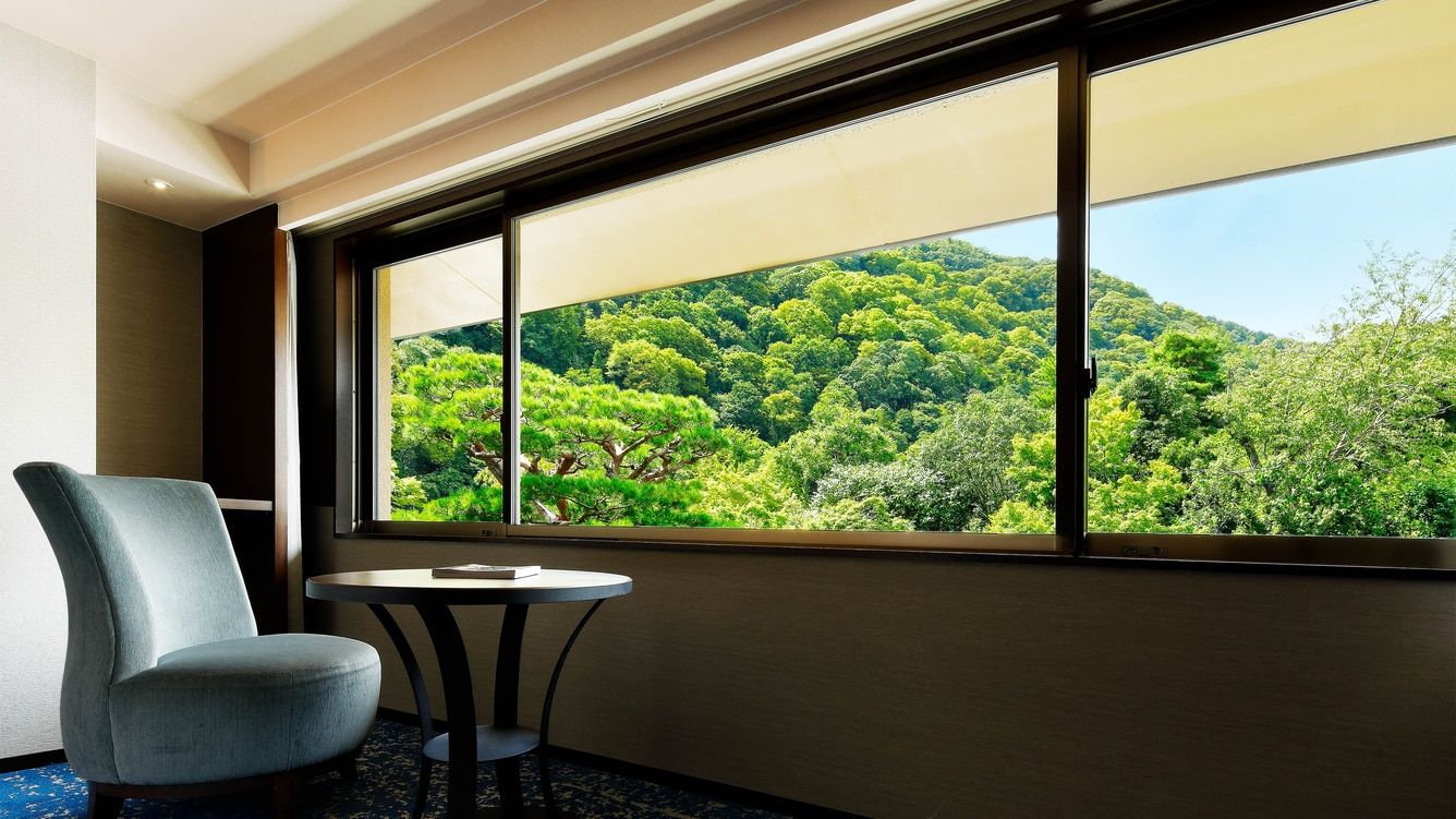 Ukylc mountain view guestroom hor wide