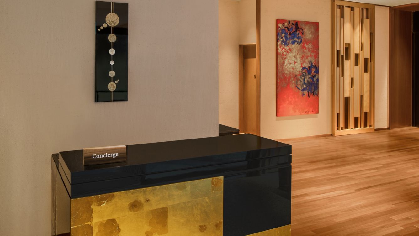 Lc ukylc concierge desk :wide hor