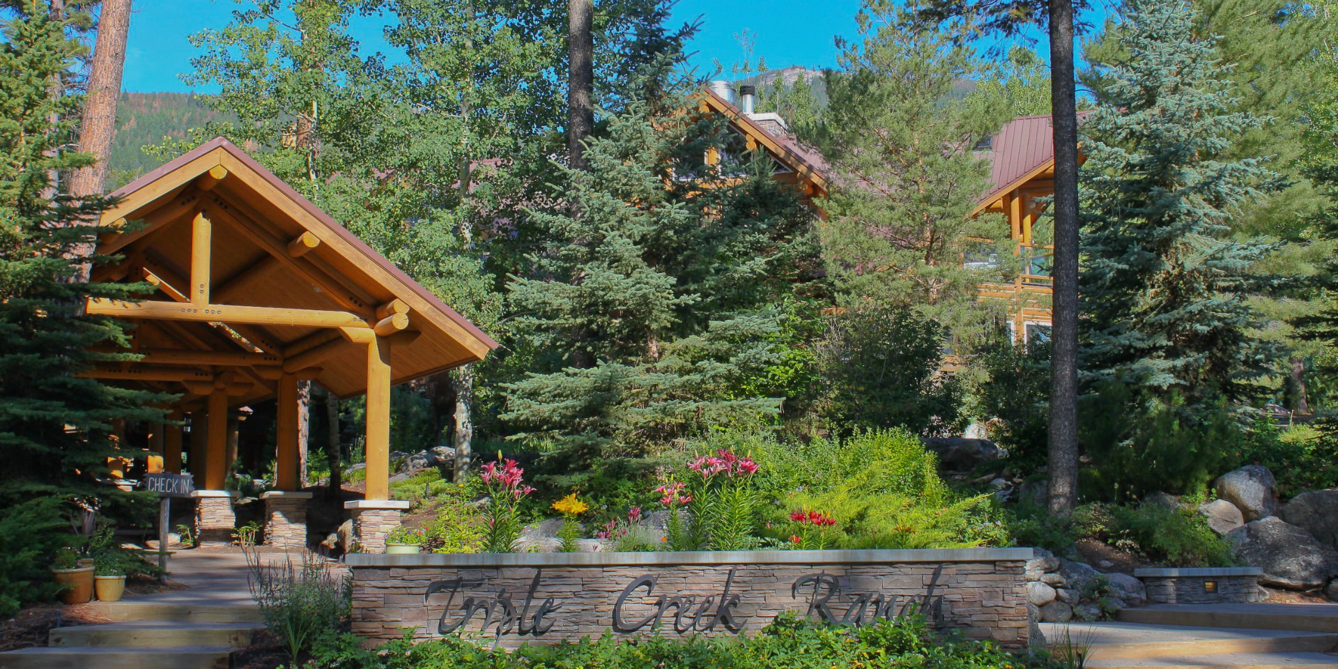 lodge summer 1920x960