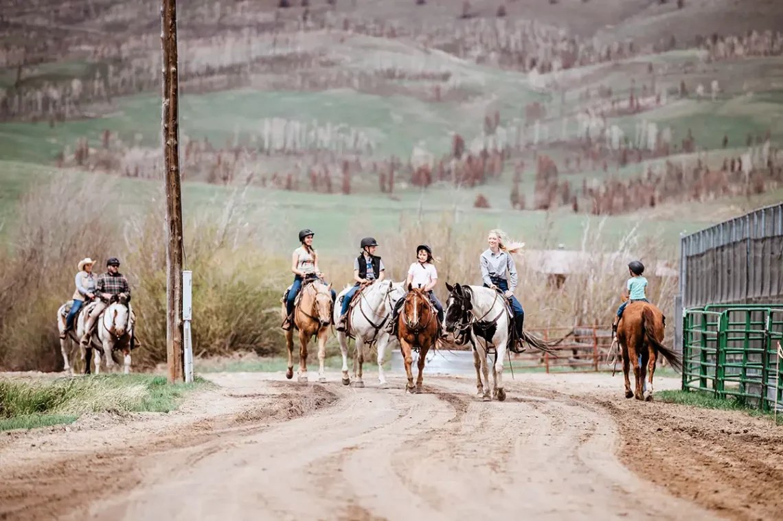 trail ride coming in 1140x759