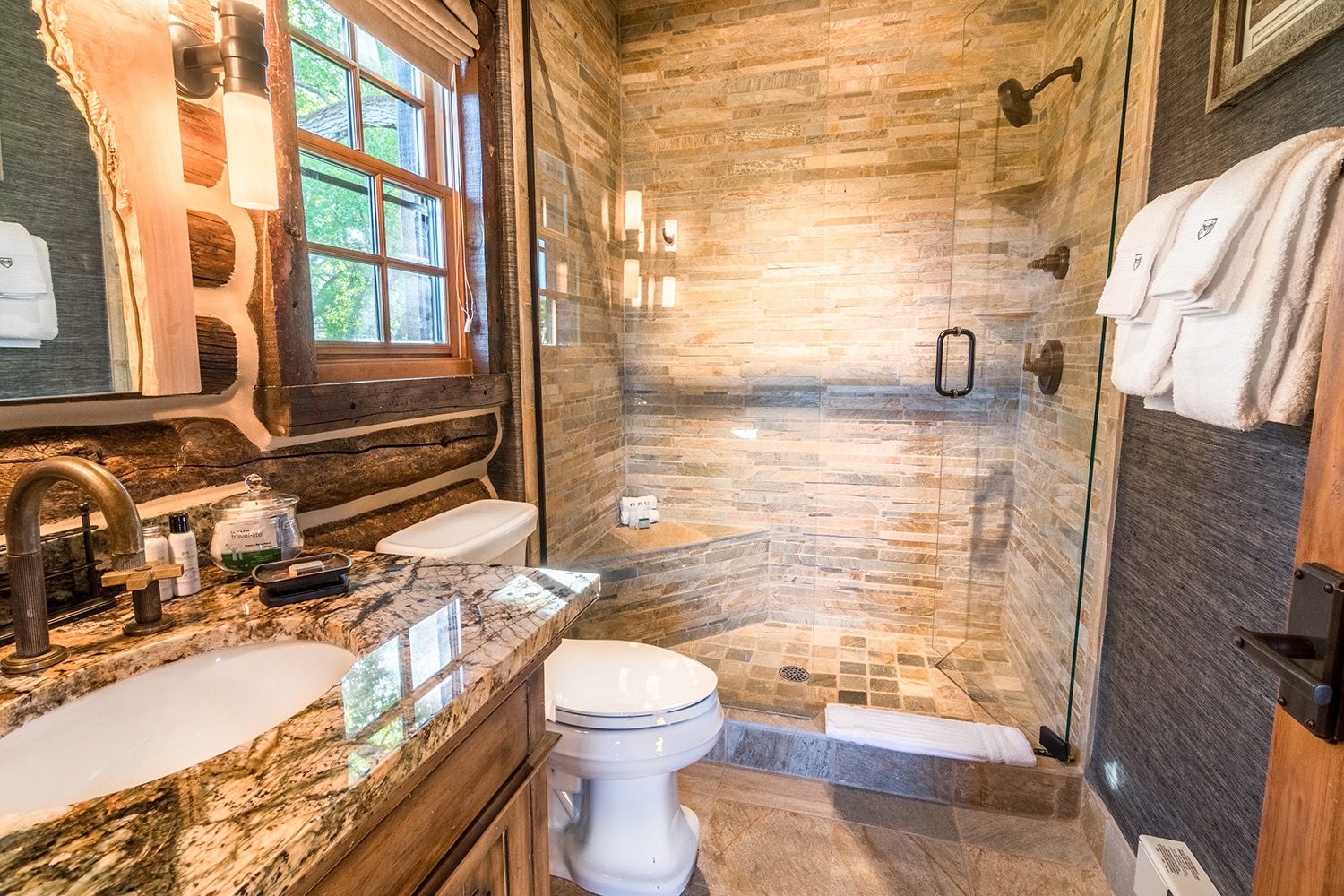 Elk Hollow Cabin Suite Interior Bath