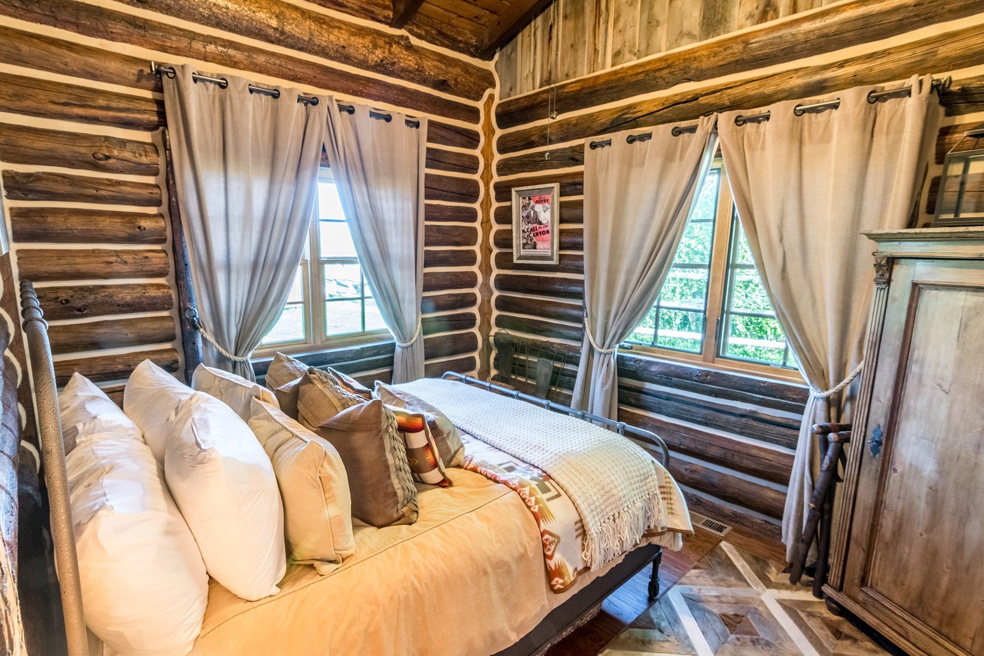 TZ Deluxe Cabin Residence Interior Bed 3